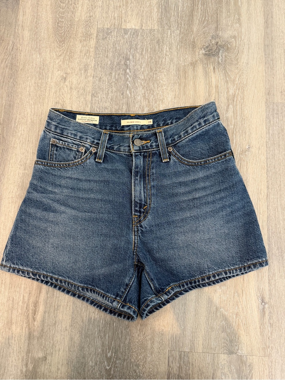 Levi’s 80s Mom Shorts Size 24